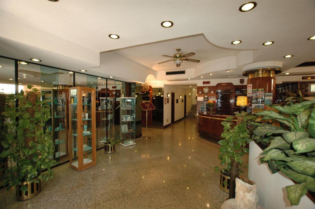 Crystal Hotel 4*
